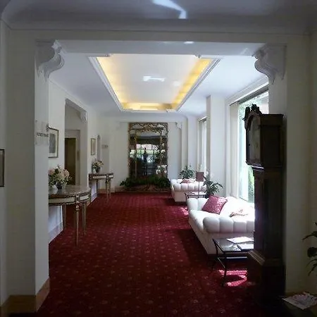 V House 로마