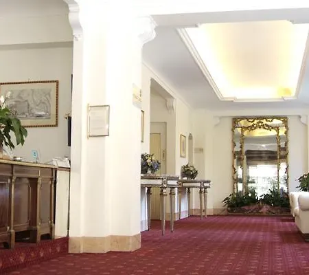 V House Apartment